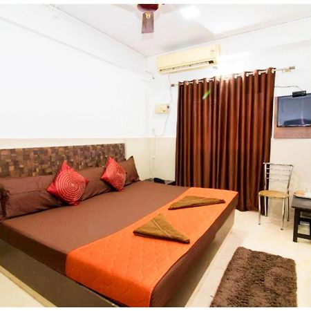 Hotel Premium Travellers # Inn Near Temple - Fully Air Conditioning Hotel - Hygiene And Spacious Room - A Top Rated Luxuary Hotel Merces Exteriör bild