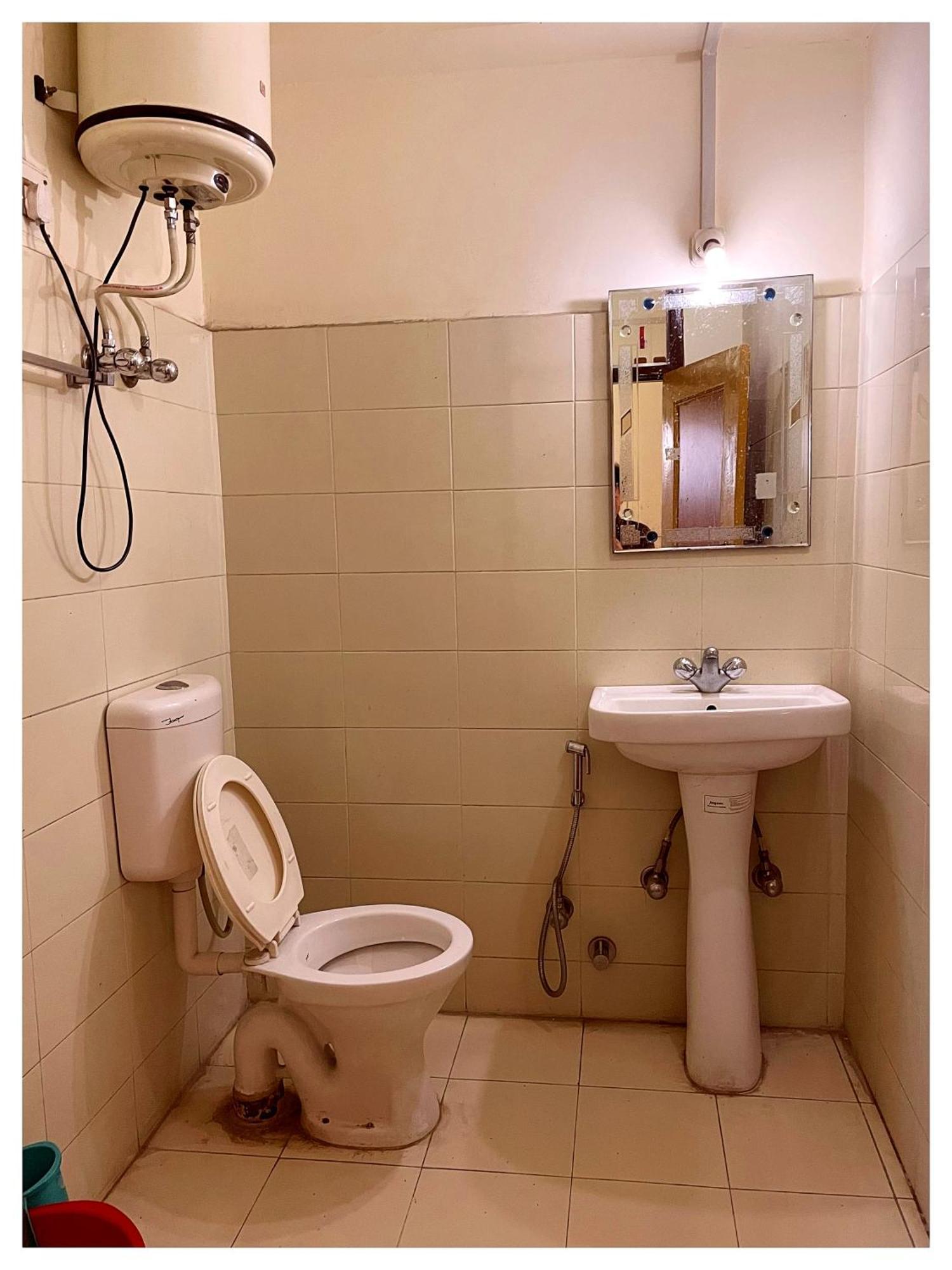 Hotel Premium Travellers # Inn Near Temple - Fully Air Conditioning Hotel - Hygiene And Spacious Room - A Top Rated Luxuary Hotel Merces Exteriör bild