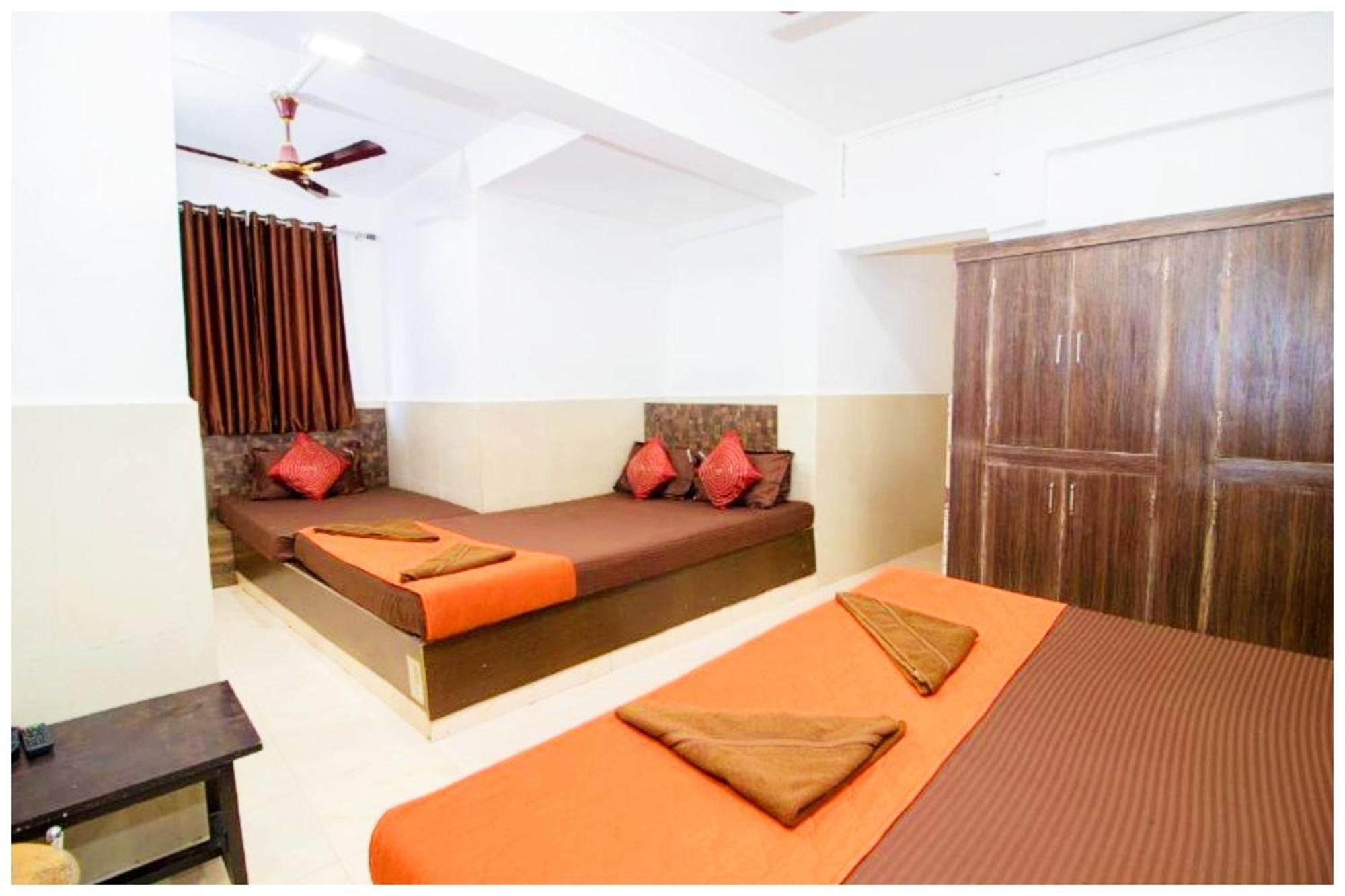 Hotel Premium Travellers # Inn Near Temple - Fully Air Conditioning Hotel - Hygiene And Spacious Room - A Top Rated Luxuary Hotel Merces Exteriör bild