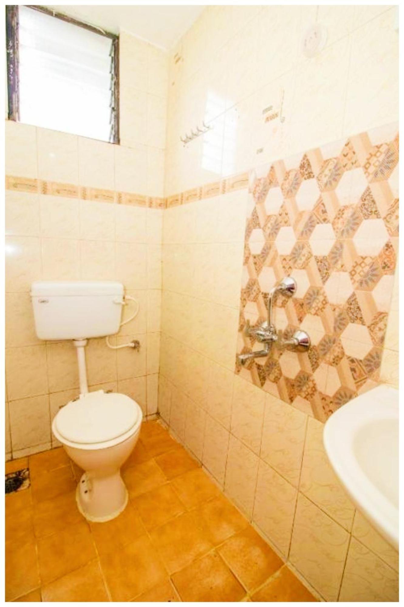 Hotel Premium Travellers # Inn Near Temple - Fully Air Conditioning Hotel - Hygiene And Spacious Room - A Top Rated Luxuary Hotel Merces Exteriör bild
