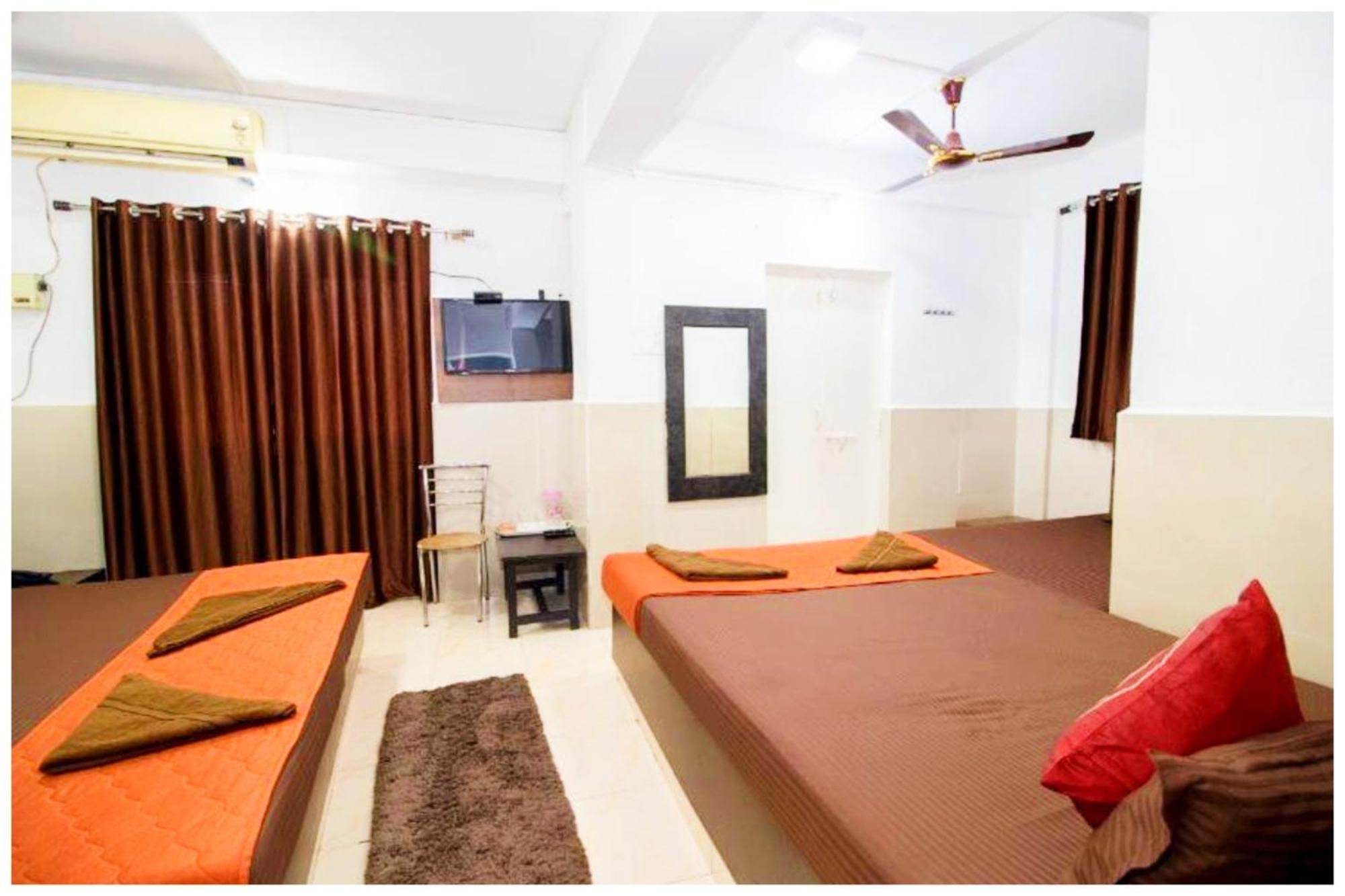 Hotel Premium Travellers # Inn Near Temple - Fully Air Conditioning Hotel - Hygiene And Spacious Room - A Top Rated Luxuary Hotel Merces Exteriör bild